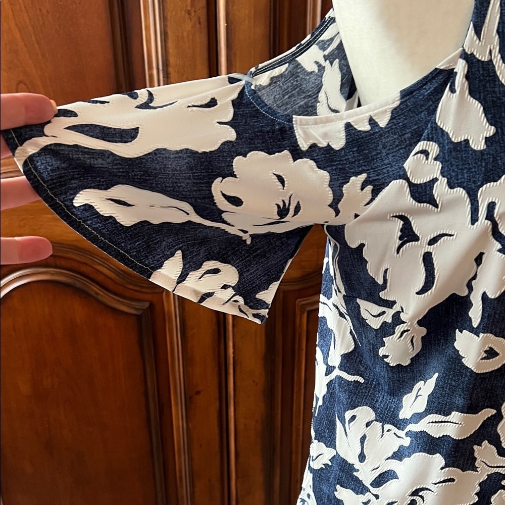 INC Navy and White Floral Women's cold shoulder Top, NWT, L - Picture 2 of 7
